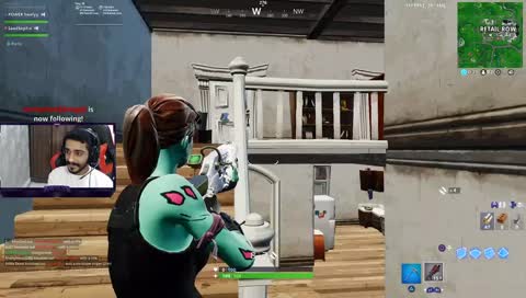 صح انا مشغل اغنيه حثت روقان 😂😂