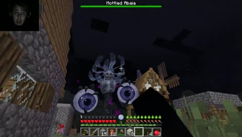 Hátba támad azzal a 2 nagy baszott szemivel 