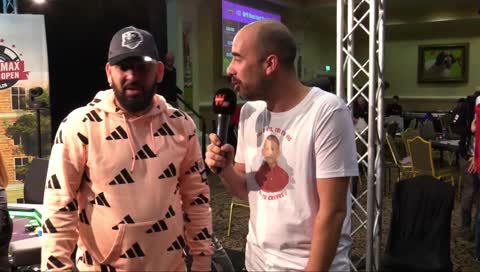 la croupière accroupi 