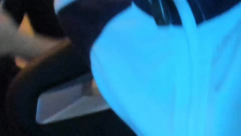 Benjamin sรฆtter sig pรฅ dildo