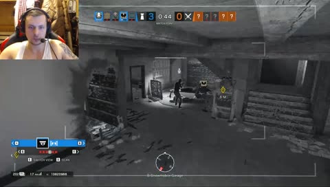 1v3 clutch with a broken arm lol