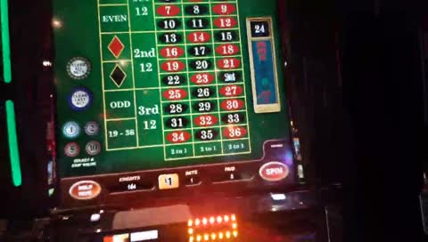 Streamer goes up 165 positive from triple 0 at casino because of twitch chat
