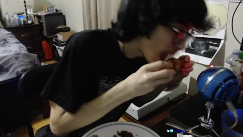 Streamer bites right into raw chicken 