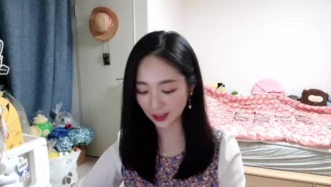 이제 막 방송을 시작한 아무것도 모르는 소녀