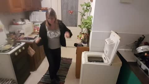 Merci & Jutka Show - Mit csinálsz, dübörög az egész ház!