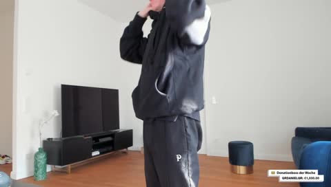 Justin zieht sich aus