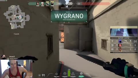 ZESRAŁ SIE W GACIE NA LIVE