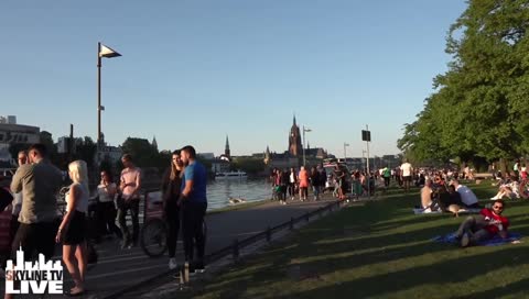 [Corona] (Eine etwas zu leise) Polizei-Ansage... #NotLikeThis 😨