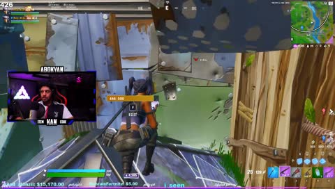 الضحكة الغريبة