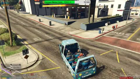 Neco benzinliğe giriyor