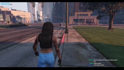 Uslu alexisi kapıyla eziyor