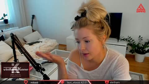 Juontaja lähtee menee kesken liven