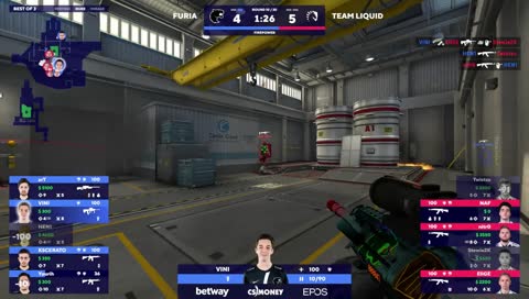 NAF atropela três pela A