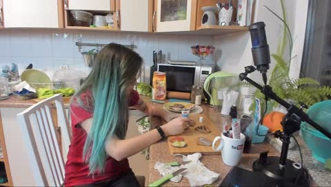 Dała się namówić.