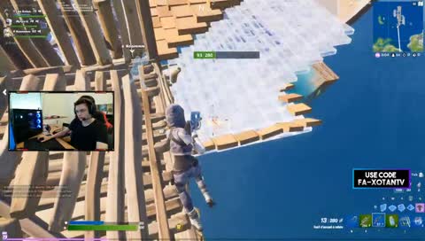 BAHAHAHA 3v1 alors qu'il à pas de build