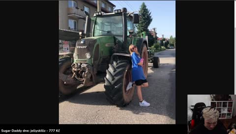 Ten traktor se ti směje XDDDD