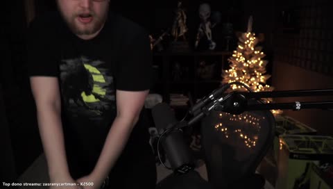 Člověk Vzpřímený se pokouší otevřít láhev