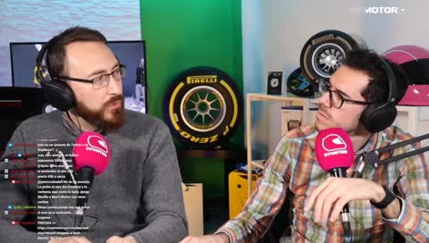 Mini tomás parece un loro a hombros de su pirata, argh