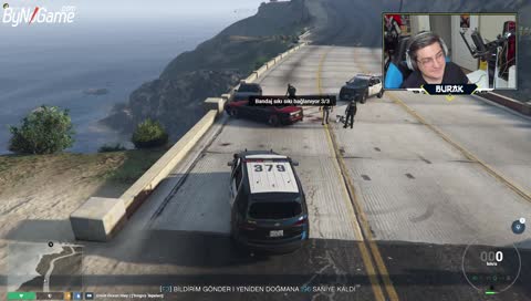 PD Kelepçeli Suçluyu Infaz Ediyor