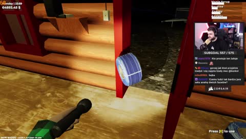 Streamer tłumaczy widzowi