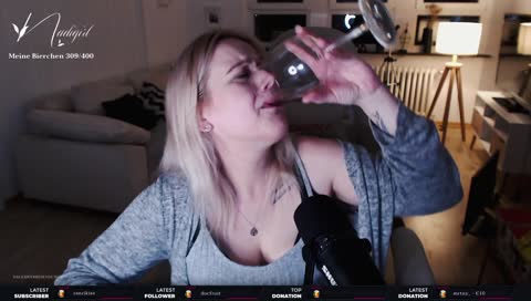 Nadi verspeist eine Fliege 