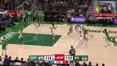 ANTETOKOUNMPO MONSTRO