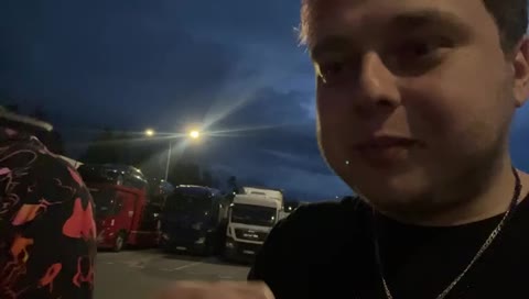 cuky vnutil svoji kartičku volaj o tom Davelovi a Davel je trapnej