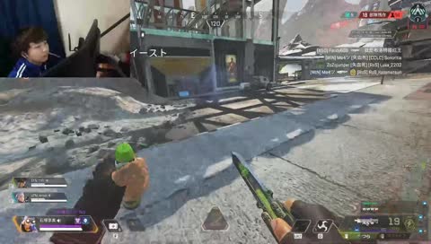 急な接敵にびっくりしてのけぞるギルくん