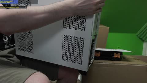 Herdyn unboxoval počítač a toto se stalo