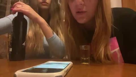 Aha Hopa jak ho olizala :D  To je tak ked Erika chyti slinu :D 