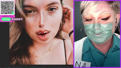 ANA BONECA QUE RI E COSPE