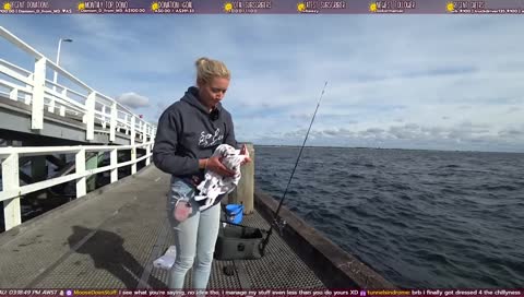 Splucy sings with fish