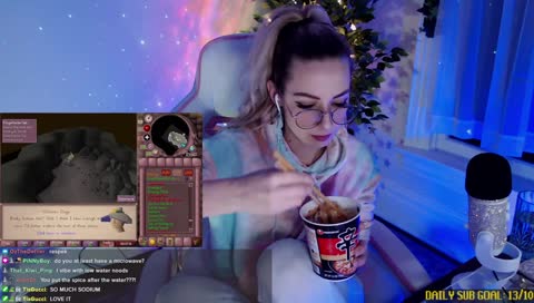 WHAAAA SHE DOINN IN GAME?