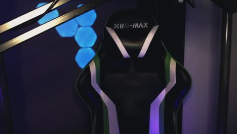 Man eats croissant and screams