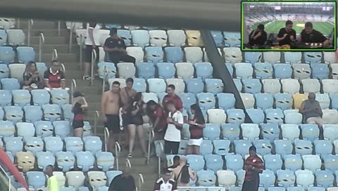 Nerdola requebra no maraca