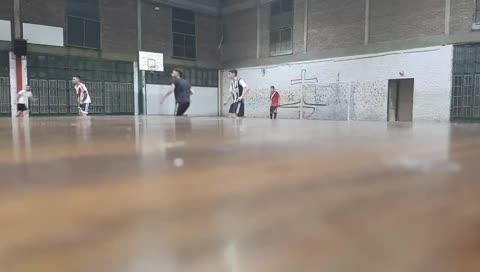 nico no la ve ni cuadrada