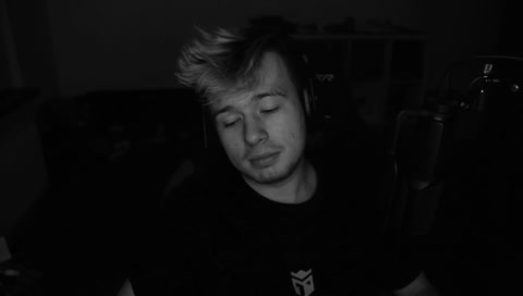 Haiset pláče kvůli žaludovi