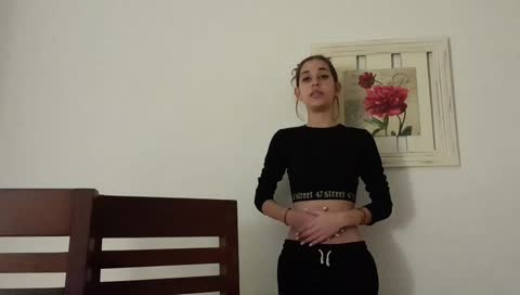 mica tirando brujeria pa