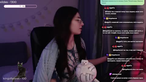 Соня демонструє СКАРБ (кліпчик для RossTSlave) <3