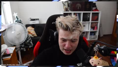 kámoš po tobě chce aby jsi mu poslal money na učet