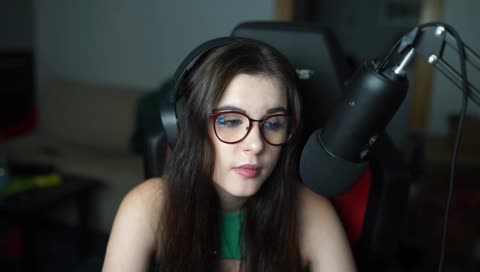 RUCE NA STŮL! RAGEY 