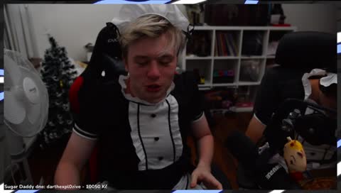 je to TriHard (je mu hodně )