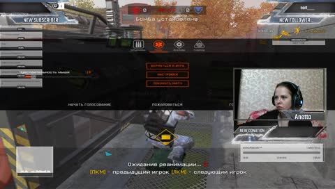 Девушка играет в Warface