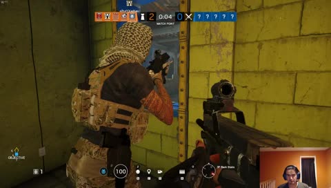 Yakışıklı değil ama sempatiksin