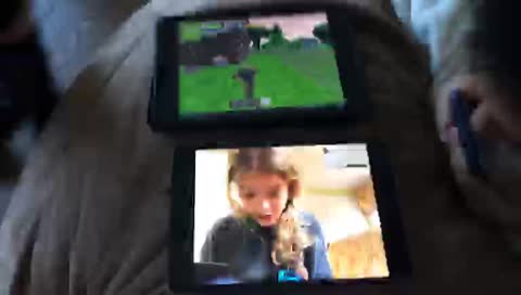 My friend’s girlfriend playing fortnite!!   (BIG NOOB)